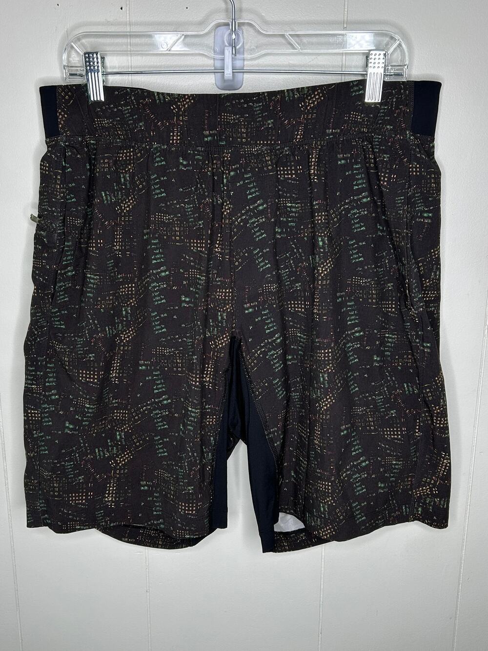 Lululemon Men’s XL Black Green City Lights Print Athletic Shorts